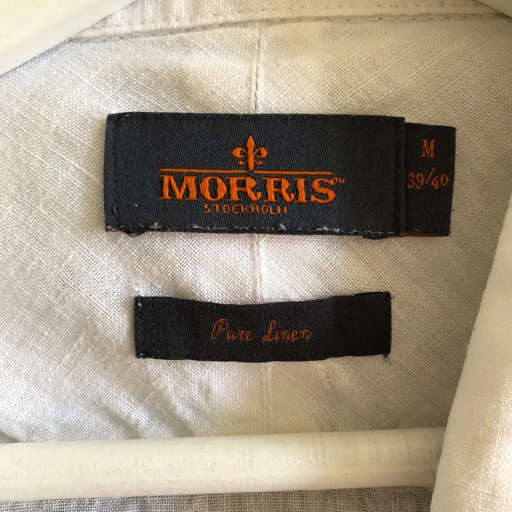 Skjorta från Morris i Linnematerial. Storlek Medium. Använd men är i mycket bra skick.. Skjortor.
