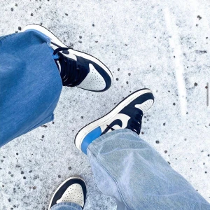 Obsidians AJ1 36.5  - Använda men är i extremt bra skick. Storlek: 36.5 bud från 4000