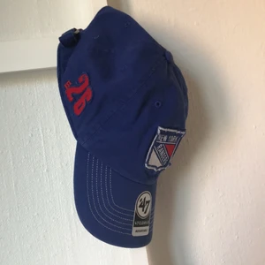  - New York Rangers keps! Original keps, köpt i New York. Alla klistermärken kvar