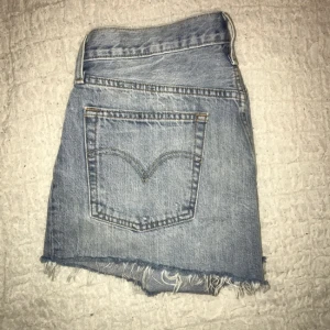  - Helt oanvända Levis 501 shorts. Fel storlek  