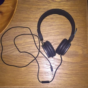  - Säljer mina Goji hörlurar för att jag köpt ett par andra.  Sparsamt använda och funkar som de ska. 