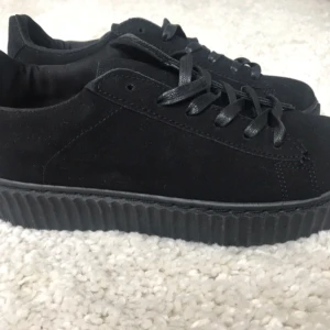  - Aldrig använda. Stl: 39