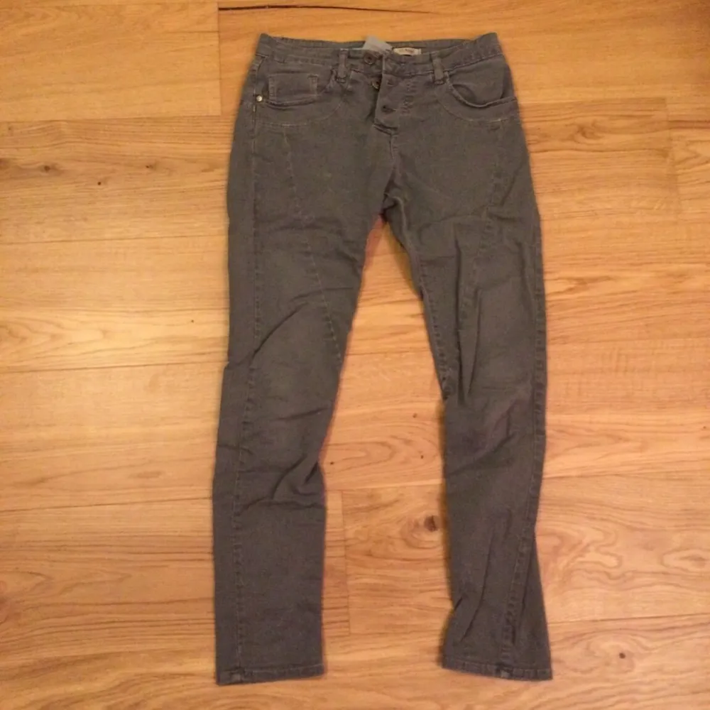 Please jeans använd fåtal gånger, köpte för 1600kr kan sänka priset vid snabb affär . Jeans & Byxor.