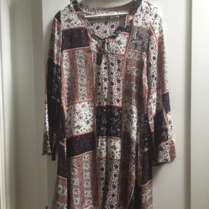  - En fin tunika/klänning från Glamorous.  Köparen står för frakten.