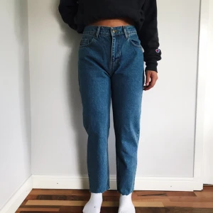  - Jeans från Nelly.com. Säljes för 150kr, frakt tillkommer.  Betalning sker via swish. 