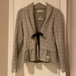 Kofta Odd molly - Otroligt fin kofta från Odd Molly, endast använd fåtal gånger så är i superbra skick!