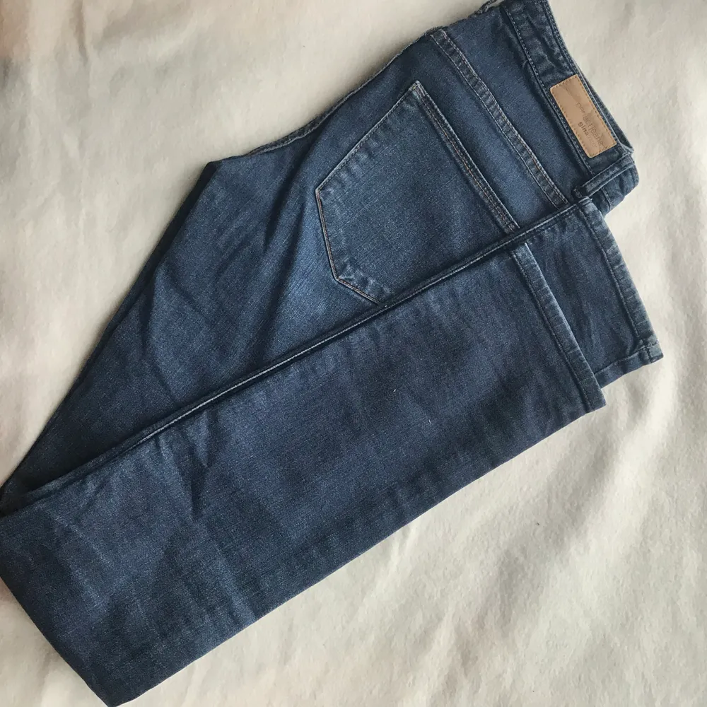 Slim fit jeans. Köpare står för frakt 🥰 Möts ej upp! . Jeans & Byxor.
