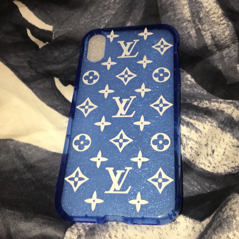 Blått lv skal till iphone x. Accessoarer.