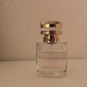 Boucheron QUATRE EAU DE PARFUM FOR HER 30 ml  Nypris: 530 kr Lite mer en halva flaskan kvar  Kan mötas upp i Växjö eller skicka :)