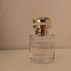 Parfym - Boucheron QUATRE EAU DE PARFUM FOR HER 30 ml  Nypris: 530 kr Lite mer en halva flaskan kvar  Kan mötas upp i Växjö eller skicka :)