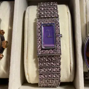 Skit snygg Dolce Gabbana klocka, använd fåtal gånger i utmärkt skick. Köpt på Macys i New York för 3,999kr. Skriv privat för fler bilder/frågor.