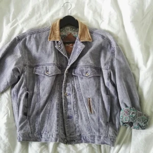  - unik vintagejacka med paisleyfodring, oversize. köpt för 399 kr :)