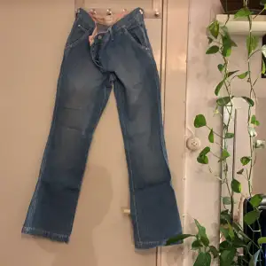 Lägger ut dessa jeans igen då många va intresserade förr💓, Budgivning från 150kr