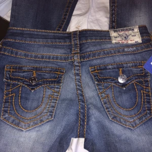true religion jeans - fett snygga true religion bootcut jeans köpta på sellpy men dom passade inte så säljer dom här ist jättebra skick!! skriv för föer bilder