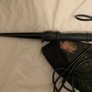 Locktång  - Cera Wand locktång, köpt för 599 kr! Fint skick, säljer för att jag inte brukar locka håret 😇