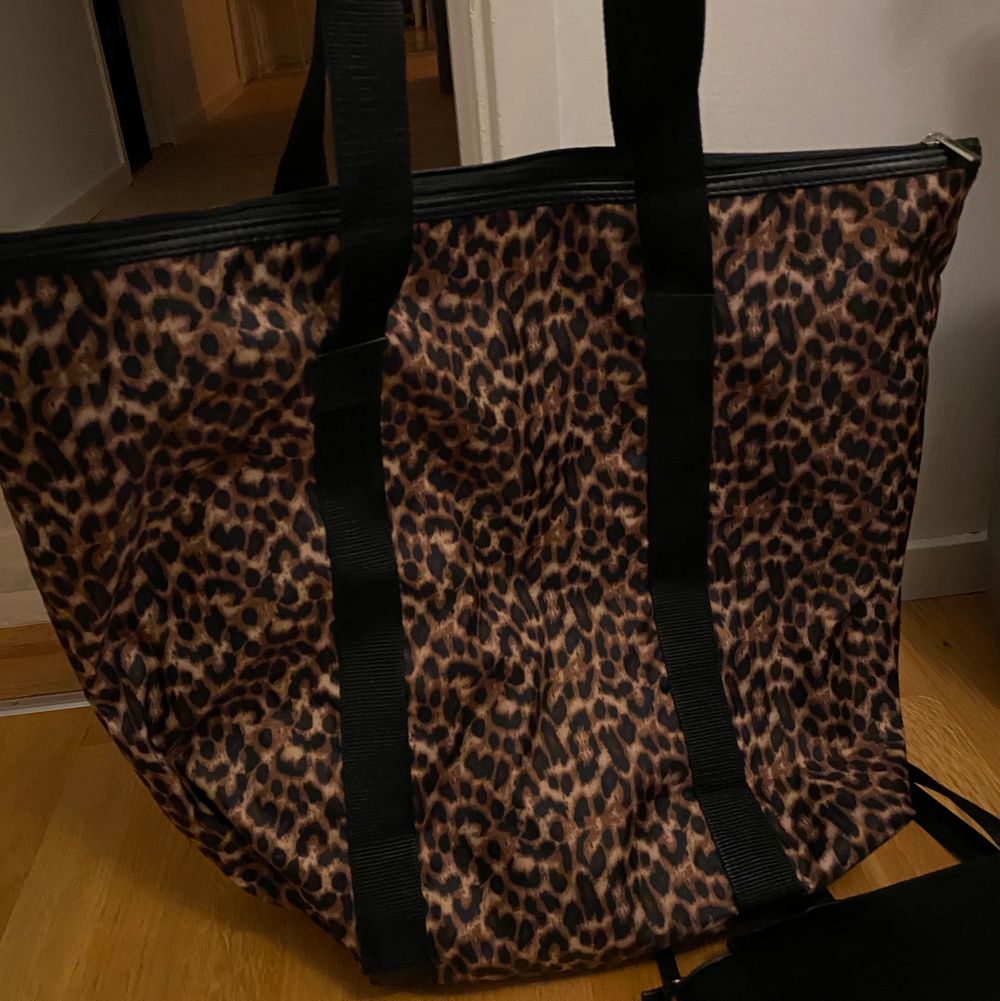 Leopard väska - Väskor | Plick Second Hand