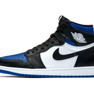 Jordan 1 Retro High OG ”Game Royal” - Ett skor ifrån jordans i storlek 46. Vet inte riktigt om dem är äkta då jag köpte dem av en vän för dem var för stora, därför säljer jag dom så billigt.