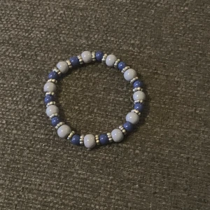 Armband  - Den är ny köpte den i Spanien 