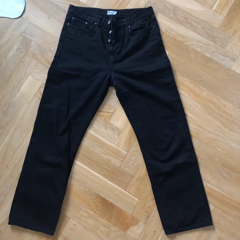 Svarta loose fit jeans, storlek W30, L32, rak modell!. Jeans & Byxor.