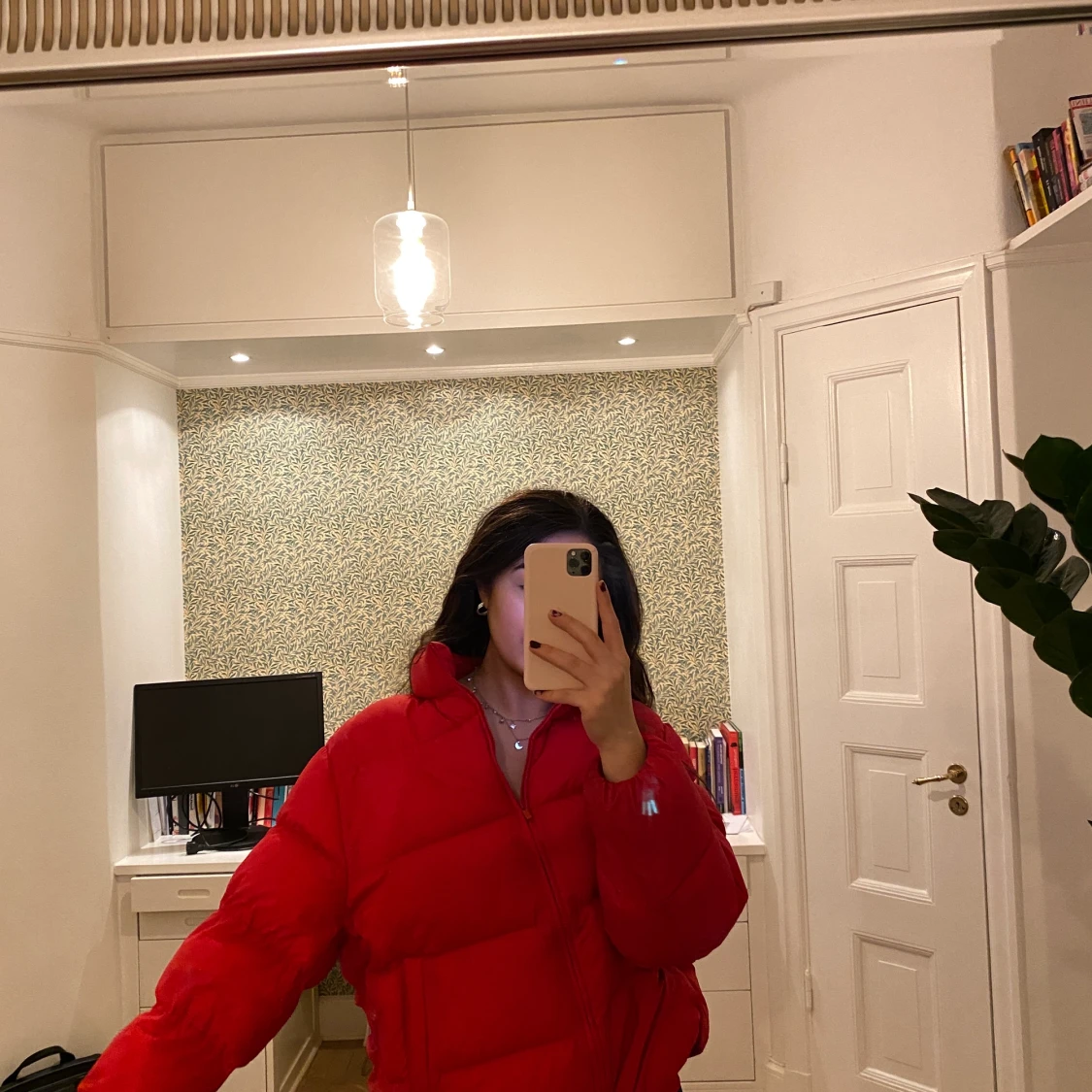 Stor röd puffer jacka !