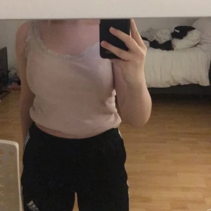 Linne - Rosa Linne från club xprs i storlek s. Fåtal gånger använt och är i bra skick. Säljs för den inte kommer till användning 