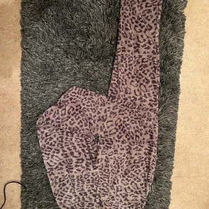Leopard mjukisbyxor - Aldrig använda 