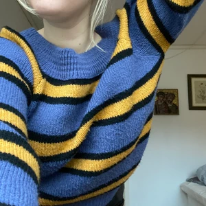 Nakd stickad  - Super unik och skön stickad tröja från Nakd. Någon som vill rocka denna? Frakt ingår inte.😎