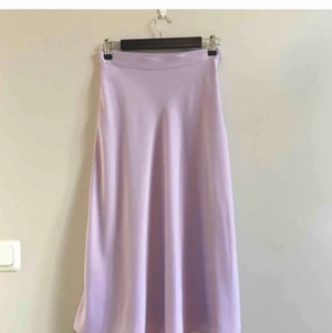 Satinkjol - En pastelllila satinkjol som blir jättefin nu till våren✨✨