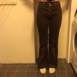Manchester byxor - Jättefina Manchester byxor i brun färg, köpta second hand och använda få gånger. Fint skick. 