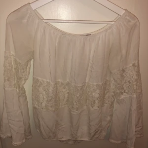 Topp från Tessie - Spets topp från Tessie 