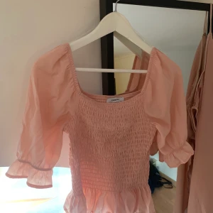 Rosa topp! - Ifrån Chiquelle men ej kommit till användning hos mig mer än 2-3 gånger. Säljer för 100kr exl frakt ❤️