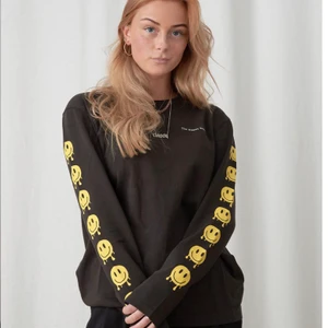 Long sleve  - Säljer denna helt nya skit snygga long sleven från the classy issue 