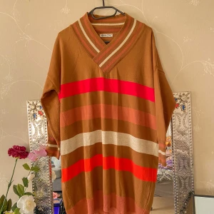 oversized Sweater from turkey  - i bought this while i was visiting turkey. came back and decided i didn't like it but it's in good condition barely worn. PR: 80kr