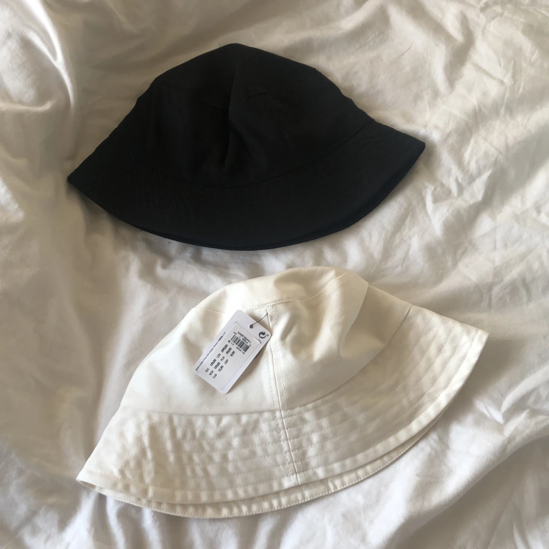 Bucket hats vit/svart - 91