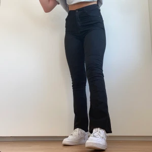 Bootcut jeans - ( fri frakt ) Stretchigt bekvämt material