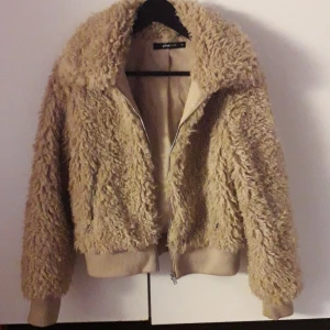 Jacka - Jätte fin jacka från gina tricot