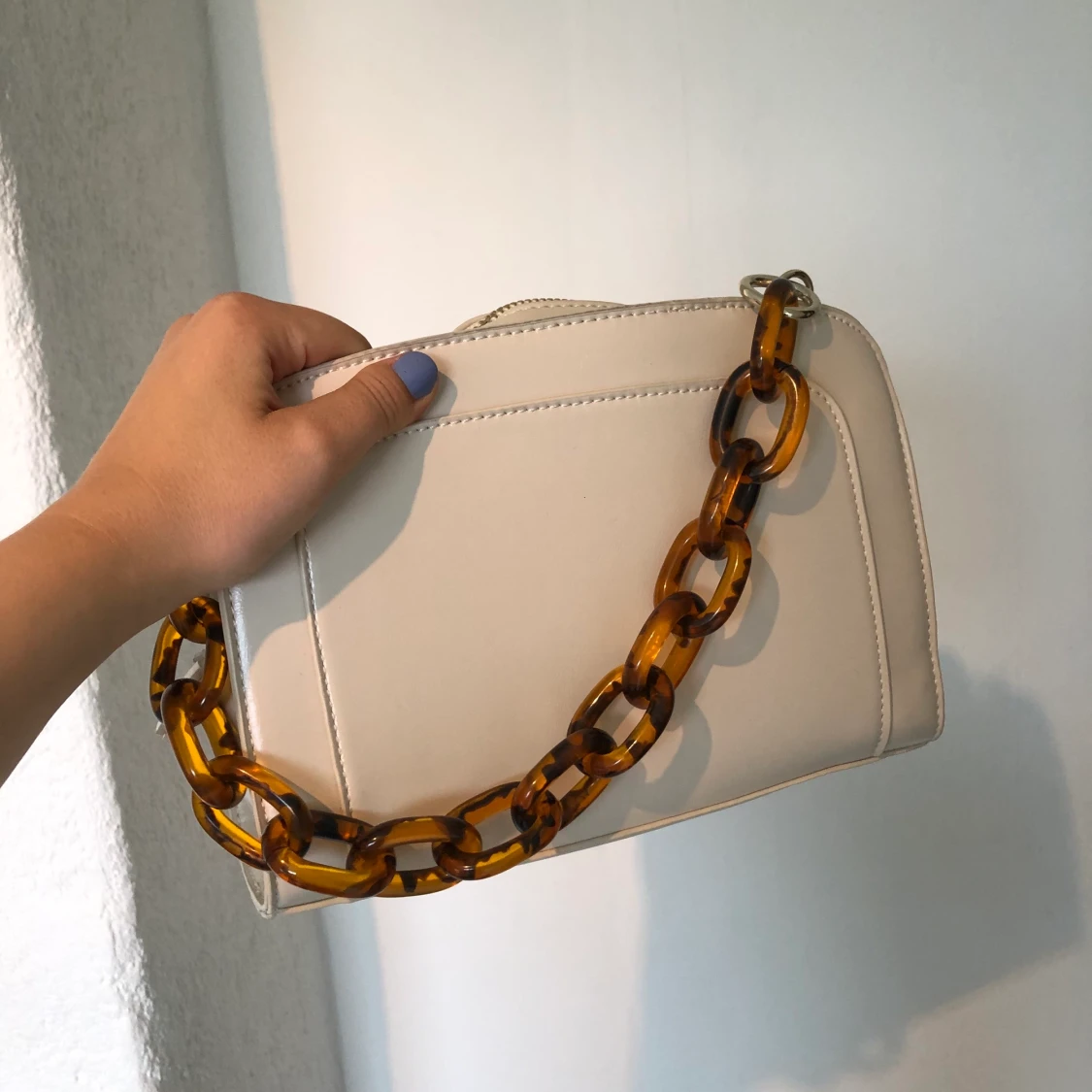 Krämvit väska  - 90