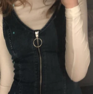 Jeans body con klänning - En riktig söt jeans klänning som är väldigt stretchig men ändå för liten för mig