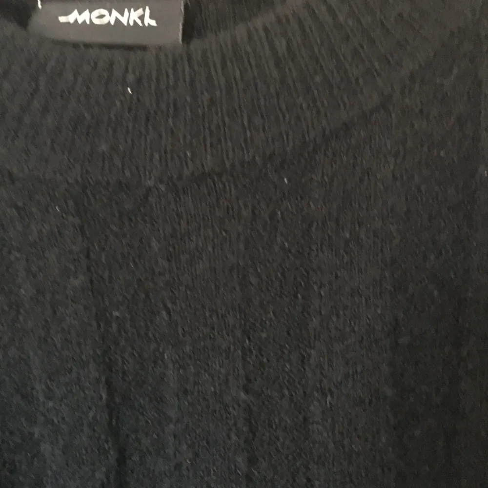 Svart stickad tröja från Monki. Stl XS. Bra skick. Frakt betalas av köparen.. Tröjor & Koftor.