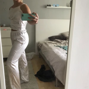 Pyjamas - Sötaste pyjamas sättet som jag köpte till en temafest och har därför bara använt en gång.               Älskar materialet!! Perfekt som utklädnad eller bara att sova i