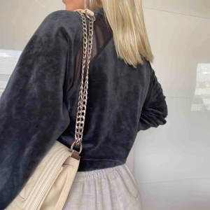  - Jätte fin tröja från pumaXkenza. Kommer ej till användning längre