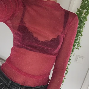 Rosa glittrig topp - Endast använd en gång. Priset är inkl frakt.