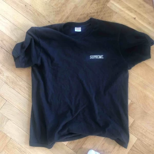 - Supreme x akira tee Självklart äkta, kvitto finns. Size M