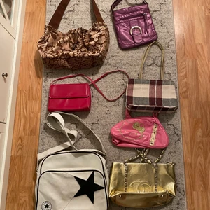 Massa olika väskor  - 100kr/st, frakt: 66kr-88kr💞💞 hör av dig för intresse eller frågor kram💞