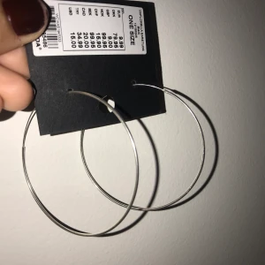 Silver örhängen - Ett par silver örhängen i riktig silver aldrig använda! 