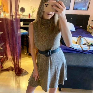  - Jättefin och så mjuk poloklänning från New Look. Perfekt till hösten! Skärpet ingår inte.💓 Endast använd 2 gånger, i perfekt skick!