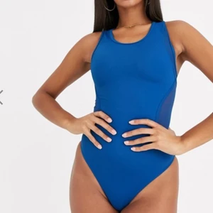 NY ASOS baddräkt i återvunnen polyester  - Oanvänd baddräkt i utmärkt kvalité och färg. Köpte för 300 kr. Priset kan diskuteras om ni är snabba! 💙💙💙