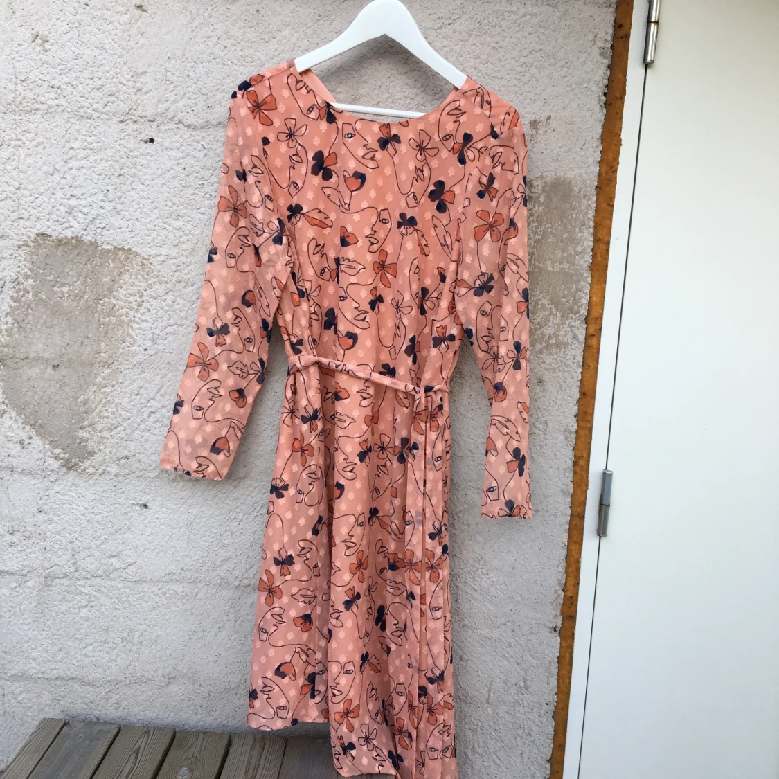 Mönstrad sommarklänning  - 90