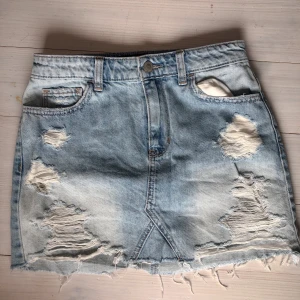 Hollister Jeanskjol - Jeanskjol från hollister i toppenskick. Passar mig med XS-S.