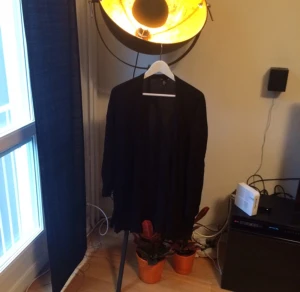  - Svart kofta från hm. Väldigt gott skick. Ord pris 200.